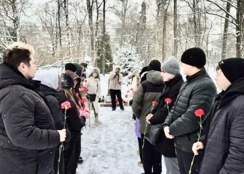 20 февраля 2026 года в Лианозовском парке у Стеллы участникам Великой Отечественной войны 1941–1945 гг. прошла мемориально‑патронатная акция по уходу за памятниками.