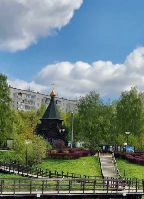 Приглашаем 16 июня 2024 г. с 12:00 до 13:00 на экскурсию по уникальной фотовыставке "Праздники и значимые даты России в сюжетах Федоскино" которая пройдёт в этнографической деревне Бибирево около храма.