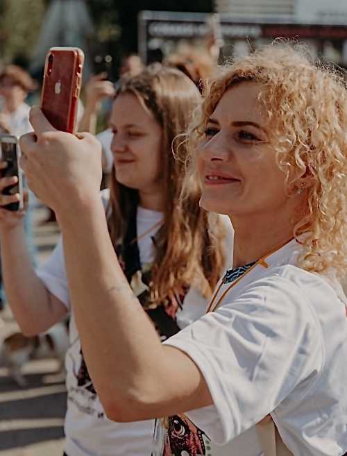 Вечерняя программа на танцевальной площадке Лианозовского парка 19 июля с 19:00 до 21:30 обещает быть незабываемой и заполненной музыкой и танцами.