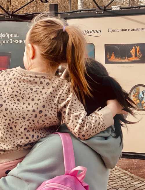  Эксклюзивная фотовыставка в Лианозовском парке: "Мир миниатюры — искусство и ремесло. Праздники и значимые даты России в сюжетах Федоскино."